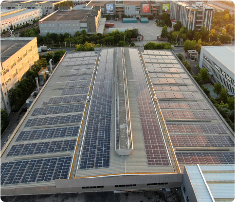 panneaux photovoltaiques toiture soleil couchant